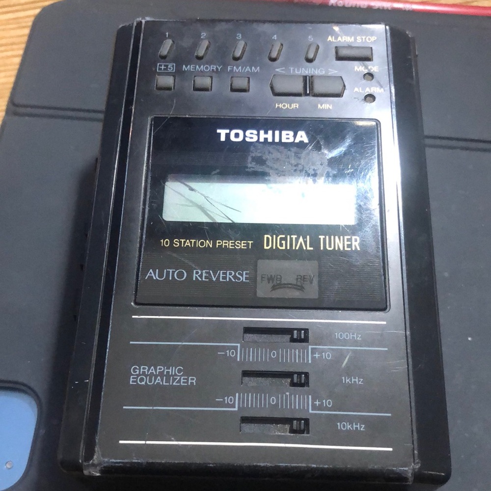 Toshiba KT-4538  Portable Radio with Digital Tuner
